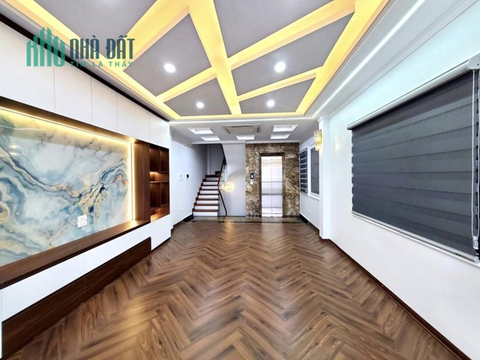 ÂU CƠ - Ô TÔ TRÁNH, THANG MÁY NHẬP, NỘI THẤT CHÂU ÂU 9.2 TỶ