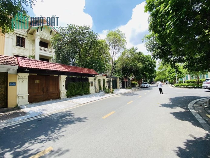 [HẠ CHÀO 12 TỶ] BÁN GẤP NHÀ KĐT DỊCH VỌNG 260M, LÔ GÓC MT 30M VIP NHẤT KHU.
