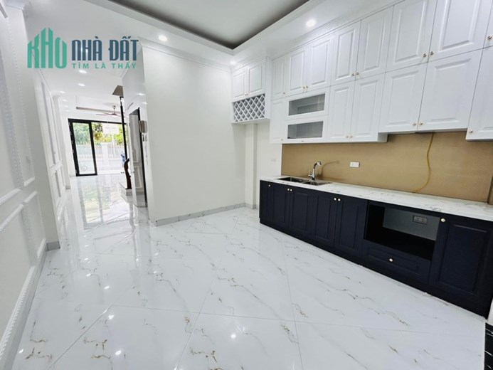 Bán nhà Tân Mai, Nguyễn Chính 54m, 5 tầng, gara oto, thang máy, ngõ thông, hơn 8 tỷ