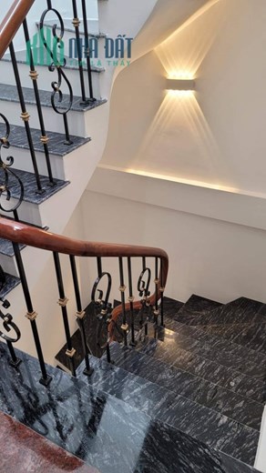 Bán nhà Giáp Bát 40m2 x 5T, giá 3 tỷ 900 triệu, ngõ nông rộng đẹp ở luôn