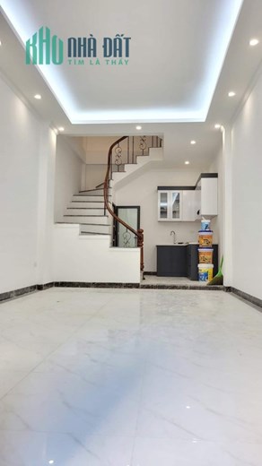 Bán nhà Tân Mai 41m2 x 5T, giá 3 tỷ 850 triệu, ngõ nông rộng đẹp ở luôn
