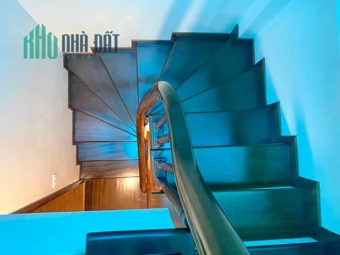 BÁN NHÀ 5 TẦNG PHỐ KHƯƠNG TRUNG QUẬN THANH XUÂN GẦN ROYACITY NGÃ TƯ SỞ HÀ NỘI DT:42M2 MT:4M 6 PHÒNG