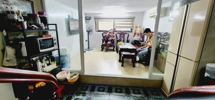 Bán Nhà Mặt Phố Hoa Bằng 31m2 x 4 tầng, sát Chợ , Mặt Phố kinh doanh sầm uất, giá cho các nhà đầu
