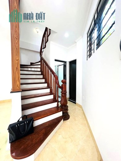 BÁN NHÀ PHỐ TRẠM-BÁT KHỐI LONG BIẾN 48m x 5T x MT 6m.