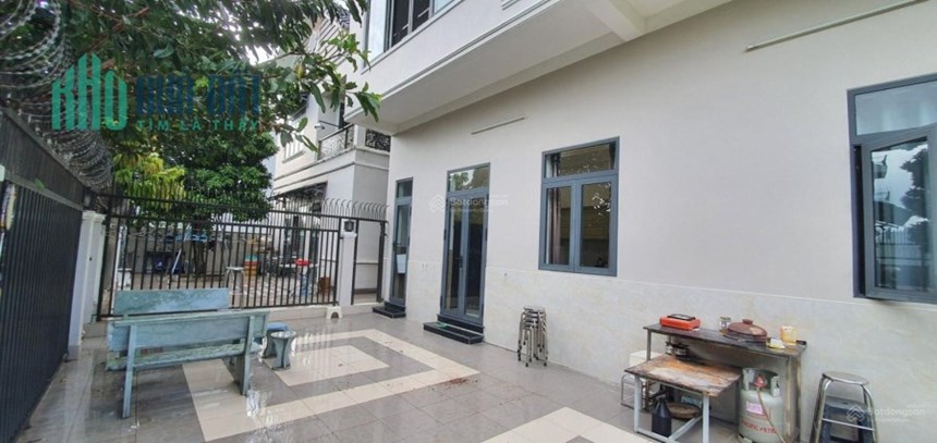 Chính chủ cần bán biệt thự 400m2 ven sông ngay trung tâm quận 9.