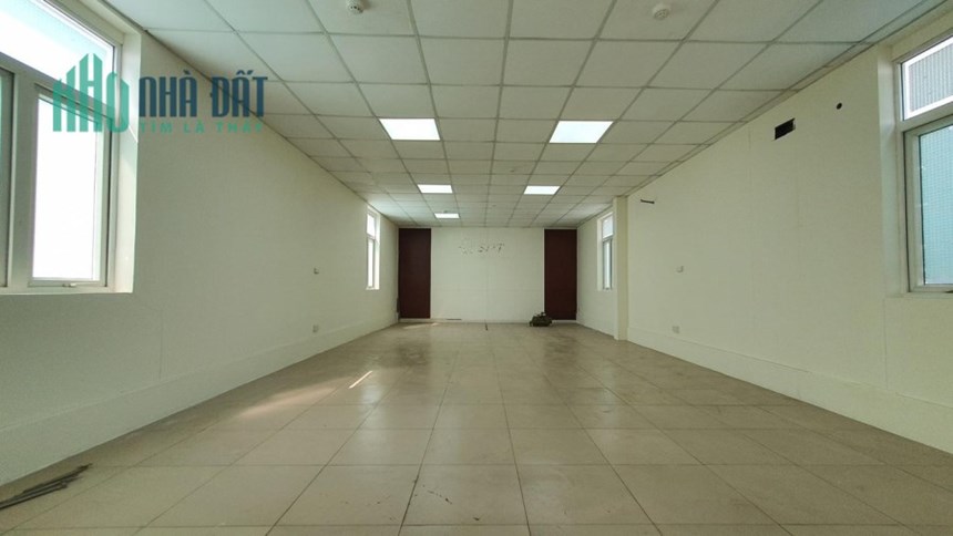 Bán nhà mặt phố Giáp Nhất gara thang máy, giá 15 tỷ 8
