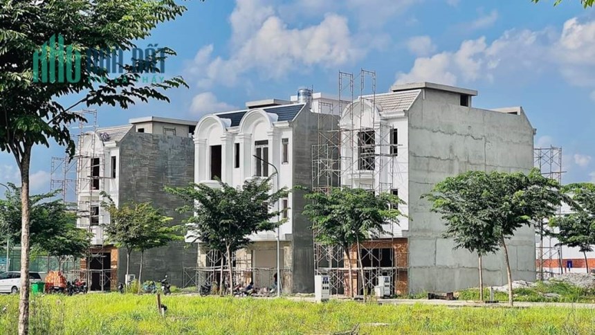 Chính chủ bán nhà liền kề KCN Nam Tân Uyên, đầy đủ tiện nghi, sổ đỏ chính chủ