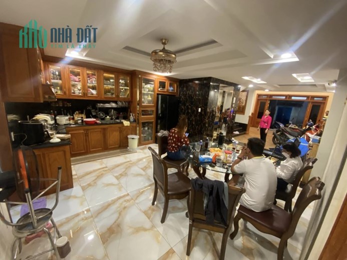 HXH THÔNG NGAY SONG HÀNH Q12, 5 TẦNG, NGANG GẦN 6M, THANG MÁY NỘI THẤT CAO CẤP, CHỈ NHỈNH 8 TỶ.