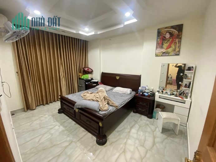 HXH THÔNG NGAY SONG HÀNH Q12, 5 TẦNG, NGANG GẦN 6M, THANG MÁY NỘI THẤT CAO CẤP, CHỈ NHỈNH 8 TỶ.