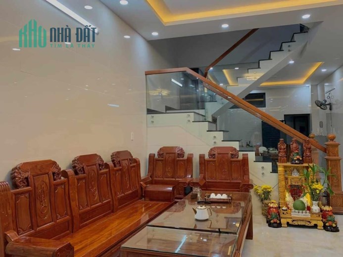 NHÀ ĐẸP, ĐƯỜNG RỘNG, GIÁ RẺ - THÀNH PHỐ THỦ ĐỨC
CẠNH VINHOMES NGUYỄN XIỂN, 105M2, 4 TẦNG, GIÁ CHỈ
