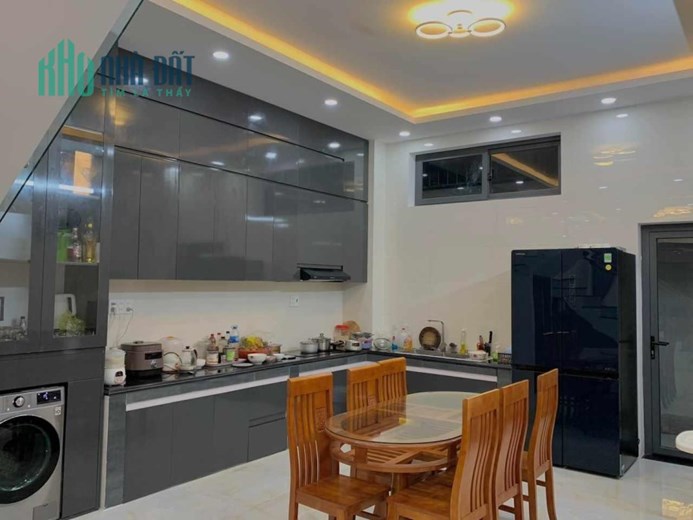 NHÀ ĐẸP, ĐƯỜNG RỘNG, GIÁ RẺ - THÀNH PHỐ THỦ ĐỨC
CẠNH VINHOMES NGUYỄN XIỂN, 105M2, 4 TẦNG, GIÁ CHỈ