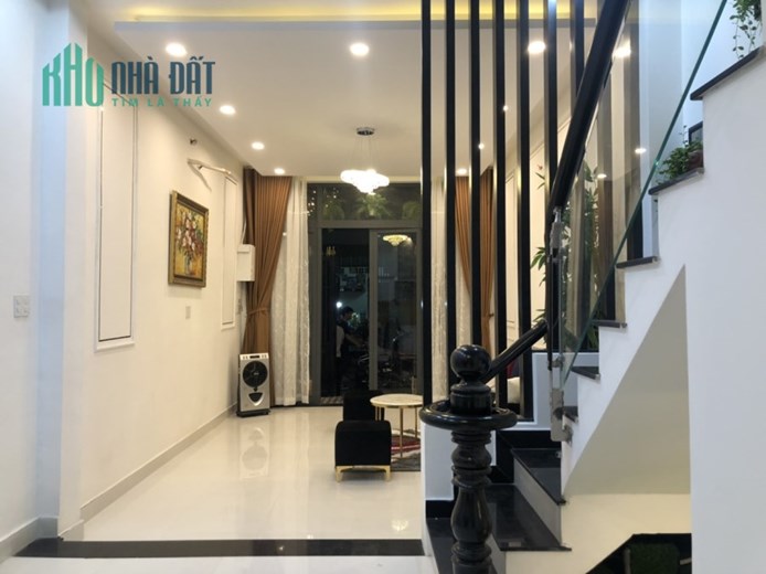Sở hữu nhà đẹp rẻ 4 x 11m 1 trệt 4 lầu Đất Thánh Tân Bình TP.HCM