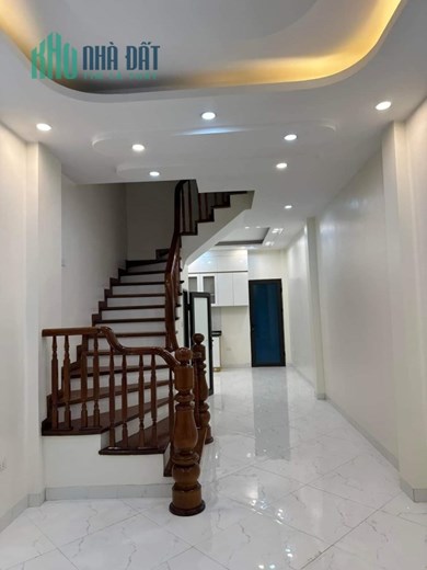 Nhà Tân Mai-  sát đường đôi  38m2- 5T ở luôn , ô tô giá chỉ 3 tỷ 5