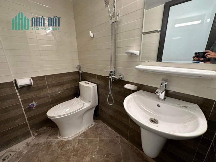 Nhà Tân Mai-  sát đường đôi  38m2- 5T ở luôn , ô tô giá chỉ 3 tỷ 5