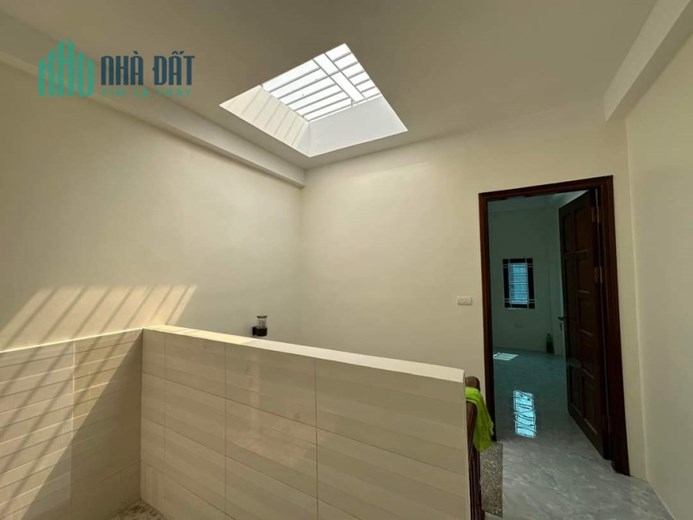 Nhà Tân Mai-  sát đường đôi  38m2- 5T ở luôn , ô tô giá chỉ 3 tỷ 5