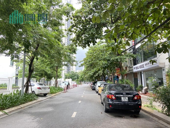 Mặt phố Nguyễn Chí Thanh giá chỉ 8,7 tỷ.