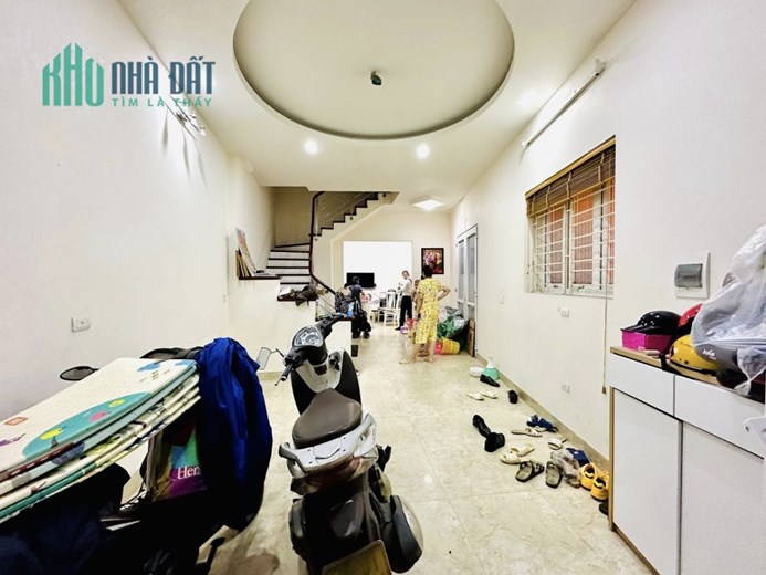 Bán nhà phố Văn Chương, 15m ra phố, nhà đẹp, 40m, 5T, 4.3 tỷ