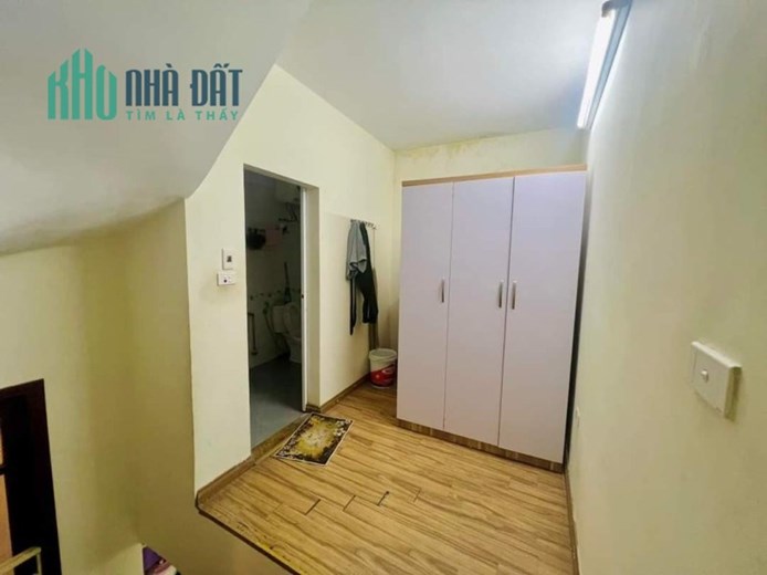 Bán nhà Hoàng Cầu 39m2 4 tầng, nhà đẹp ở luôn, ngõ nông, rộng 3 gác đỗ, gần hồ, 6  tỷ