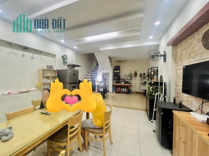 Bán nhà Hoàng Cầu 39m2 4 tầng, nhà đẹp ở luôn, ngõ nông, rộng 3 gác đỗ, gần hồ, 6  tỷ