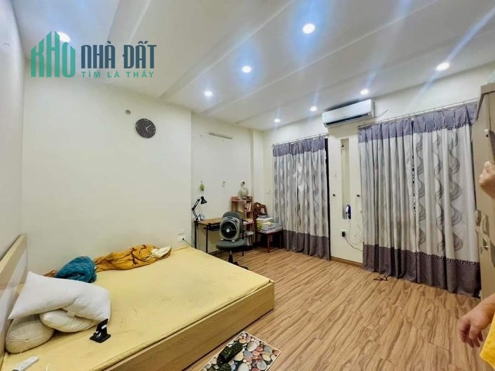 Bán nhà Hoàng Cầu 39m2 4 tầng, nhà đẹp ở luôn, ngõ nông, rộng 3 gác đỗ, gần hồ, 6  tỷ