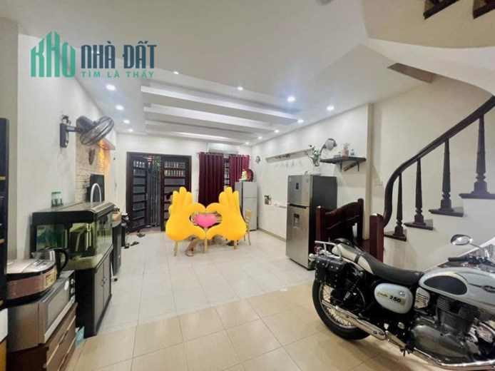 Bán nhà Hoàng Cầu 39m2 4 tầng, nhà đẹp ở luôn, ngõ nông, rộng 3 gác đỗ, gần hồ, 6  tỷ