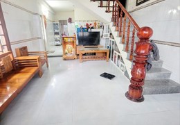Hàng đầu tư HOTgiá 2,25 tỷ, Dt: 141m2 có nhà 2 tầng kiên cố, sau có 3 phòng trọ. Kiệt ô tô PHẠM NHƯ