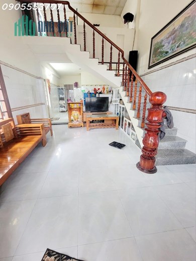 Hàng đầu tư HOTgiá 2,25 tỷ, Dt: 141m2 có nhà 2 tầng kiên cố, sau có 3 phòng trọ. Kiệt ô tô PHẠM NHƯ