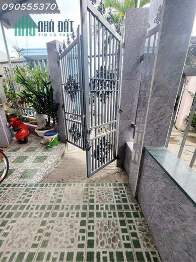 Hàng đầu tư HOTgiá 2,25 tỷ, Dt: 141m2 có nhà 2 tầng kiên cố, sau có 3 phòng trọ. Kiệt ô tô PHẠM NHƯ