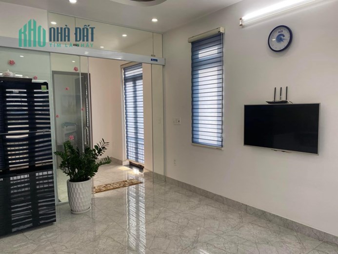 Chuyển nhượng căn góc 61m2 5 tầng Hùng Duệ Vương, Thượng Lý