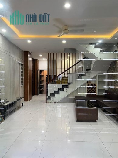 Nhà 3 Phòng Ngủ, 2 Toilet, Mặt Tiền Đường Nhựa 10m - Giá 16 Triệu/tháng