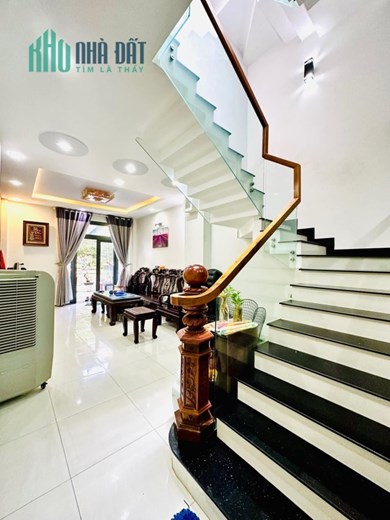 BÁN NHÀ 3 TẦNG, 88M2 NHỈN 7 TỶ. ĐẦY ĐỦ NỘI THẤT, HẺM RỘNG CÁCH MT 50M.