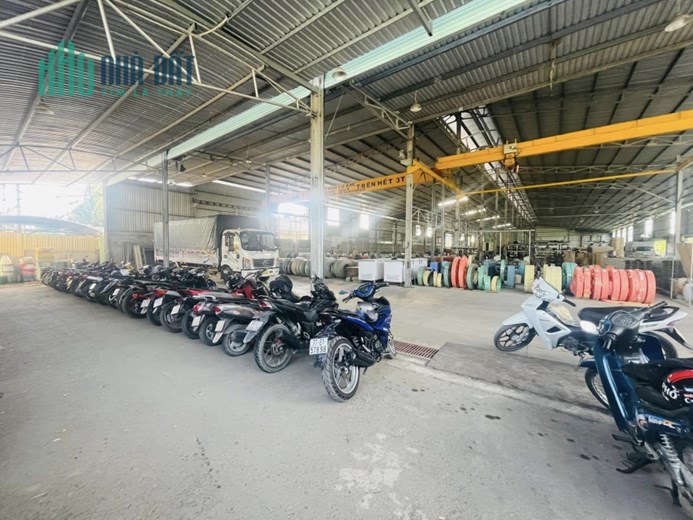 Bán 1 xưởng đang làm nhà máy cơ khí.
