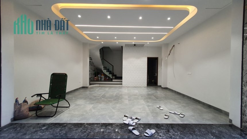 ÂU CƠ - Ô TÔ TRÁNH, THANG MÁY XỊN, NỘI THẤT CHÂU ÂU 9.3 TỶ