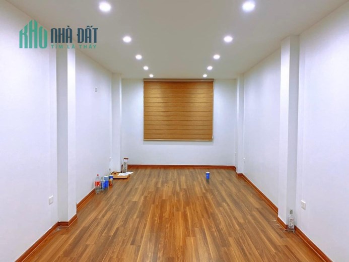 Bán gấp nhà ở Khai Sơn 40m2, T5, mt_5m,  Hơn 5 tỷ Long Biên Hà Nội