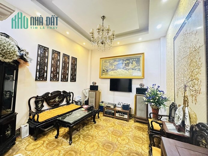 CẦN BÁN NHÀ PHỐ HOÀNG CẦU: 40M2 x MT 4.5M, Ô TÔ TẢI ĐỖ CỬA, NHỈNH 7 TỶ.