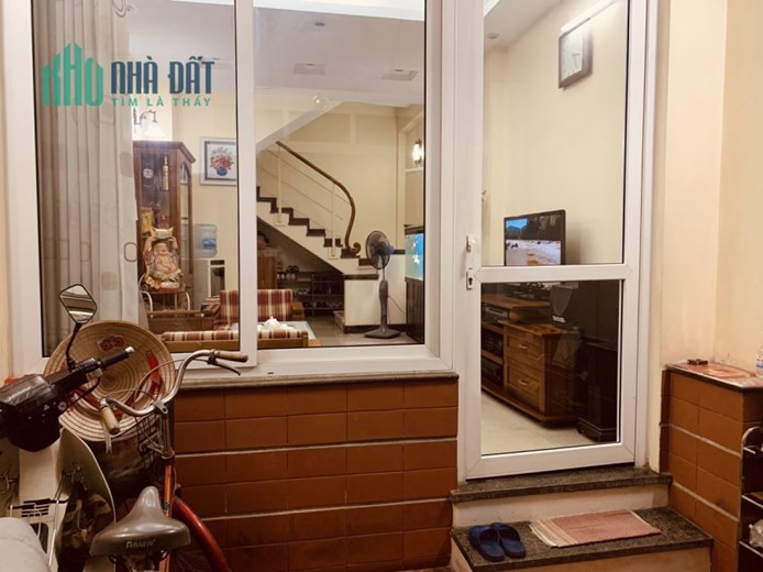 BÁN NHÀ PHỐ TÂN MAI 6 TẦNG NGÕ THÔNG 38M2 DÂN XÂY CHẮC CHẮN TẶNG NỘI THẤT ĐẸP