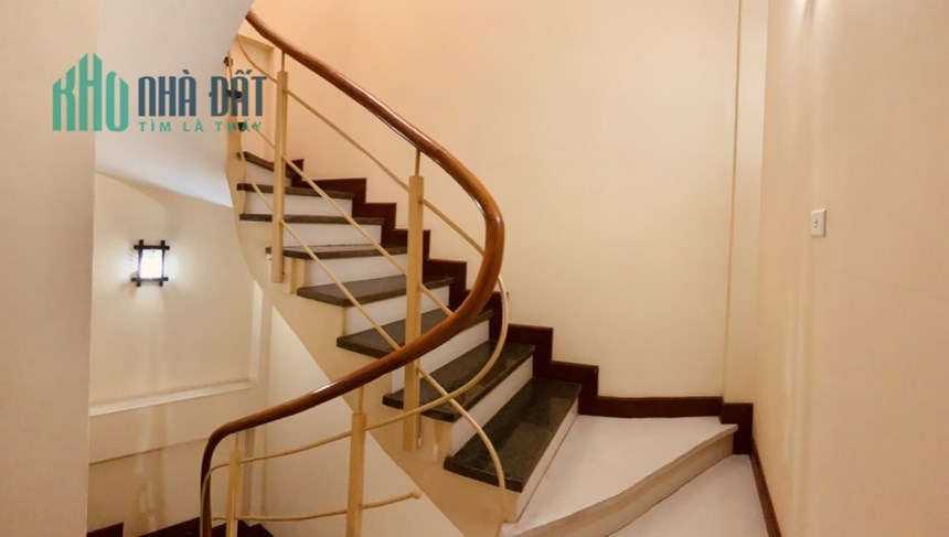 BÁN NHÀ PHỐ TÂN MAI 6 TẦNG NGÕ THÔNG 38M2 DÂN XÂY CHẮC CHẮN TẶNG NỘI THẤT ĐẸP
