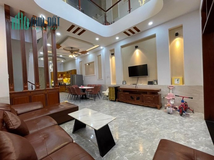 Bán nhà 1Trệt 2Lầu, đường 8m, Hiệp Bình Phước Thủ Đức, dt 104 m² Giá 8 Tỷ