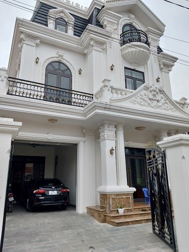 Vừa bán vừa tặng.
Không bán thì ngân hàng lấy mất nhà