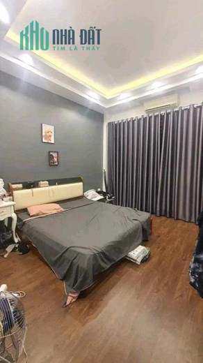 Bán Nhà Lạc Long Quân - Tây Hồ 40m2 x 5 tầng , 5 phòng ngủ đầy đủ công năng, ngõ nông gần Phố, giá