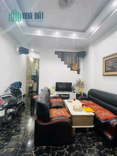 Bán Nhà Lạc Long Quân - Tây Hồ 40m2 x 5 tầng , 5 phòng ngủ đầy đủ công năng, ngõ nông gần Phố, giá