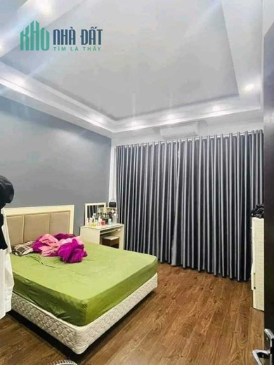 Bán Nhà Lạc Long Quân - Tây Hồ 40m2 x 5 tầng , 5 phòng ngủ đầy đủ công năng, ngõ nông gần Phố, giá