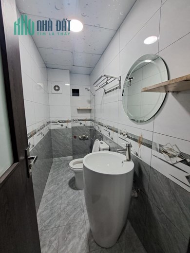 TOÀ 6 TẦNG THANG MÁY MỚI KÍNH KOONG -CÁCH MẶT PHỐ CHỈ 30M
