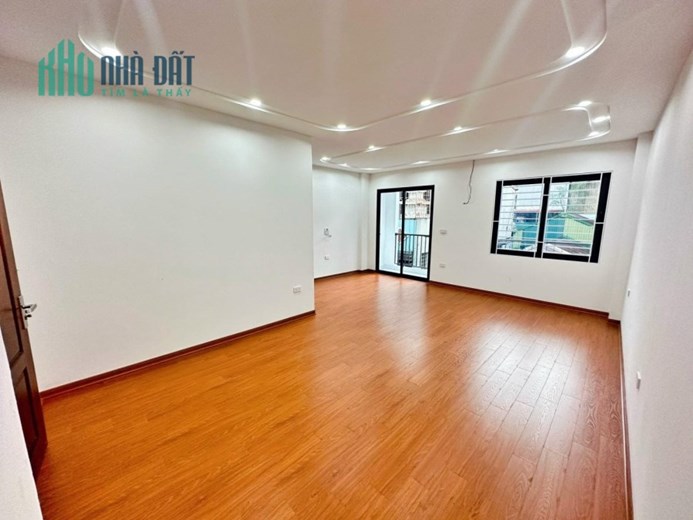 Nhà phố Đội Cấn, 42m2, 5 tầng, thamh máy, 2 mặt thoáng, sổ đẹp, 7,85 tỷ.