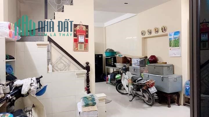 HOT, Xem Ngay!  Bán nhà 36 Dịch Vọng Hậu, Cầu Giấy 45m2, 4 tầng chỉ với nhỉnh 4 tỷ