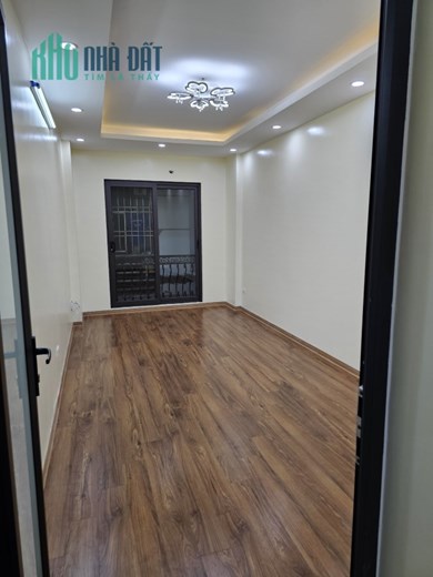 Bán nhà mới xây 100%  phố Nguyễn Đức Cảnh, ngõ thông , ô tô, kinh doanh nhỏ giá 4.35 tỷ.