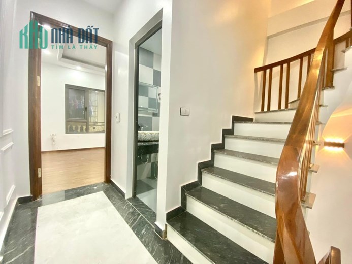 BÁN NHÀ SIÊU ĐẸP PHỐ YÊN LÃNG, Ở KINH DOANH NHỎ, CHO THUÊ DIỆN TÍCH 50M2 XÂY 6 TẦNG 6 PHÒNG MỚI ĐẸP
