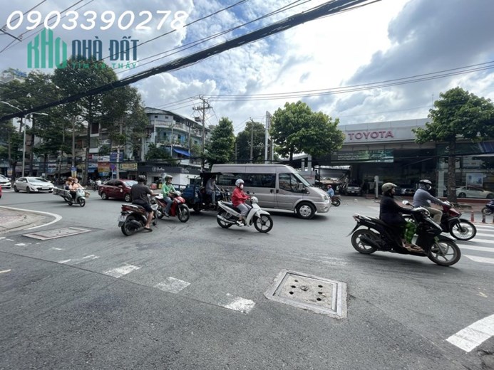 Nhà Đẹp Ngay chợ Tân Bình-Toyota Lý Thường Kiệt -70m2- 5 Tầng 5PN Sân Thượng