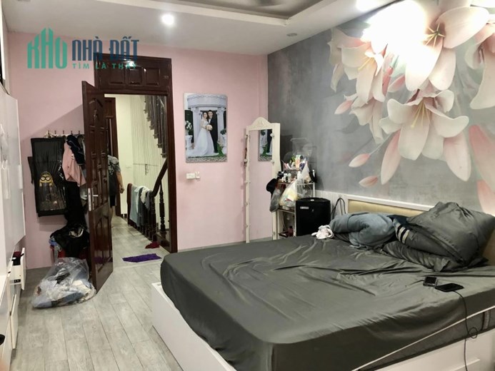 Bán nhà 5 tầng ngõ 4 Đặng Văn Ngữ Ô TÔ, S70 m, mặt tiền 6 m, giá 9,3 tỷ