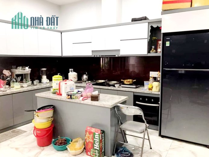 Bán nhà ngang KHỦNG 6mx15m, Giá 23 Tỷ. Đường số 65 KĐC TÂN QUY ĐÔNG Q7.